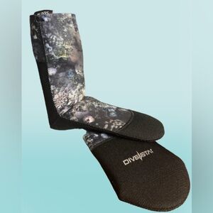 NIB Divestar Socks/water shoes sz med(sz wmns 8/ 8.5)